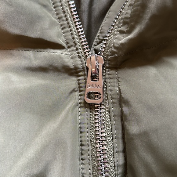 Jakke - Poppy recycled puffer jacket. Khaki green - Picture 6 of 10